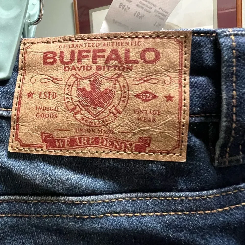 NWT Buffalo Blue Jeans Relaxes Straight Driven Stretch 34 x 32 #JTB024